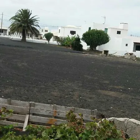 Casa Antonia Reyes, A La Sombra De Famara