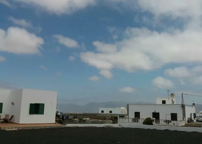 Апартаменты Casa Antonia Reyes, A La Sombra De Famara *
